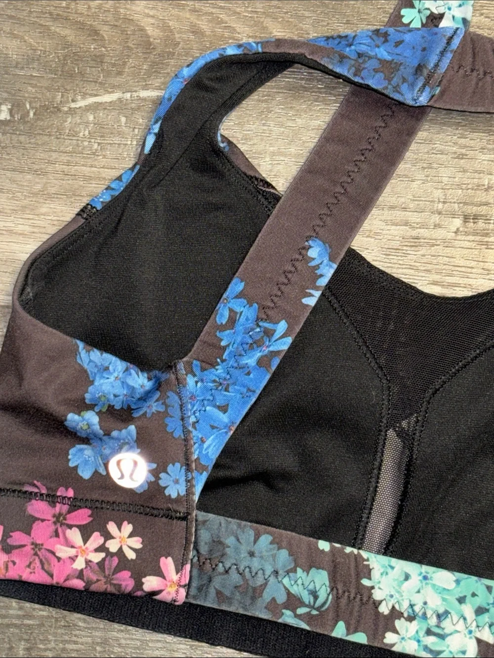 Lululemon Floral Crisscross Sports Bra in Black, sz 6
